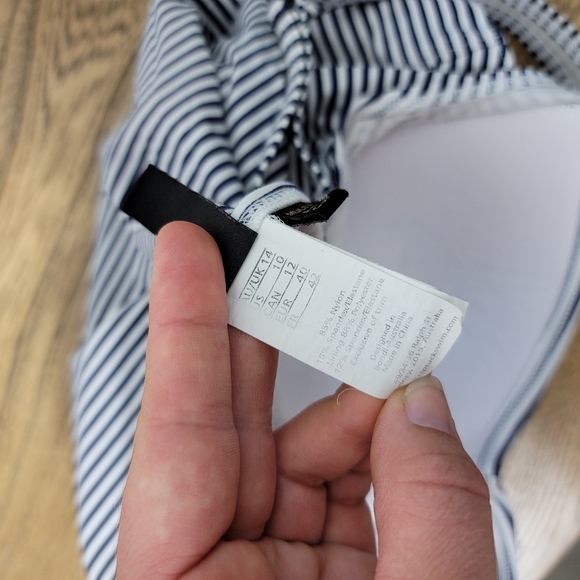 Nip Tuck Swim Twisted & Ruched Front Swimsuit 10sz - Picture 6 of 9